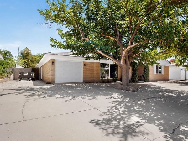 2814 Arizona Street NE, Albuquerque, NM 87110