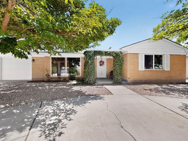 2814 Arizona Street NE, Albuquerque, NM 87110