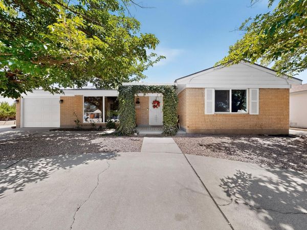 2814 Arizona Street NE, Albuquerque, NM 87110
