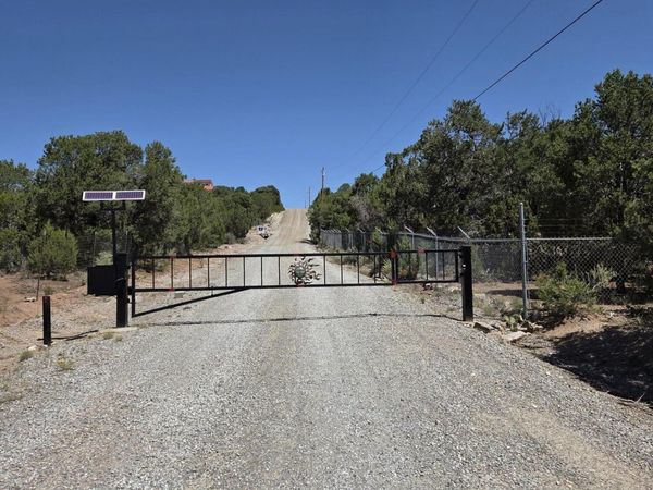 271 Genevieve Drive, Tijeras, NM 87059