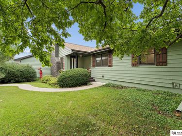 445 S 85th Street, Omaha, NE 68114