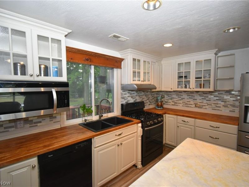 29663 Sutton Drive, North Olmsted, OH 44070 Photo 17