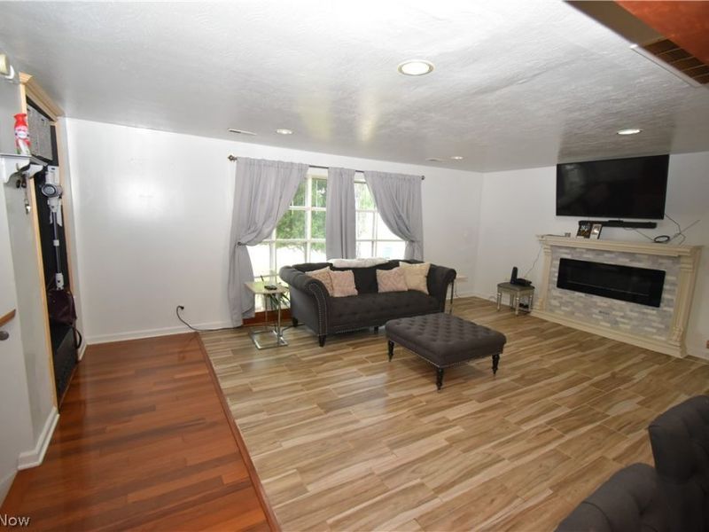 29663 Sutton Drive, North Olmsted, OH 44070 Photo 5