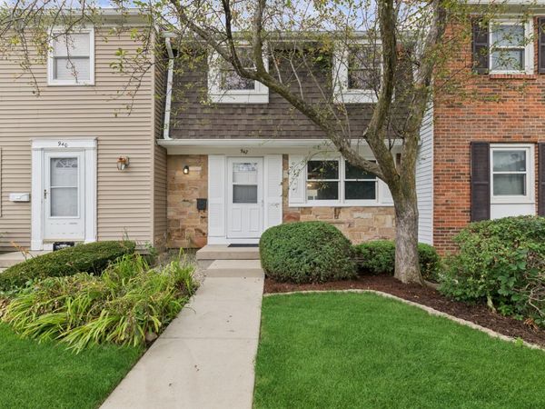 942 Cardiff Court, Schaumburg, IL 60194