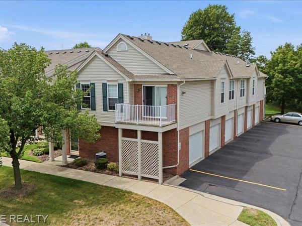44075 Elm Drive , Sterling Heights, Mi 48313