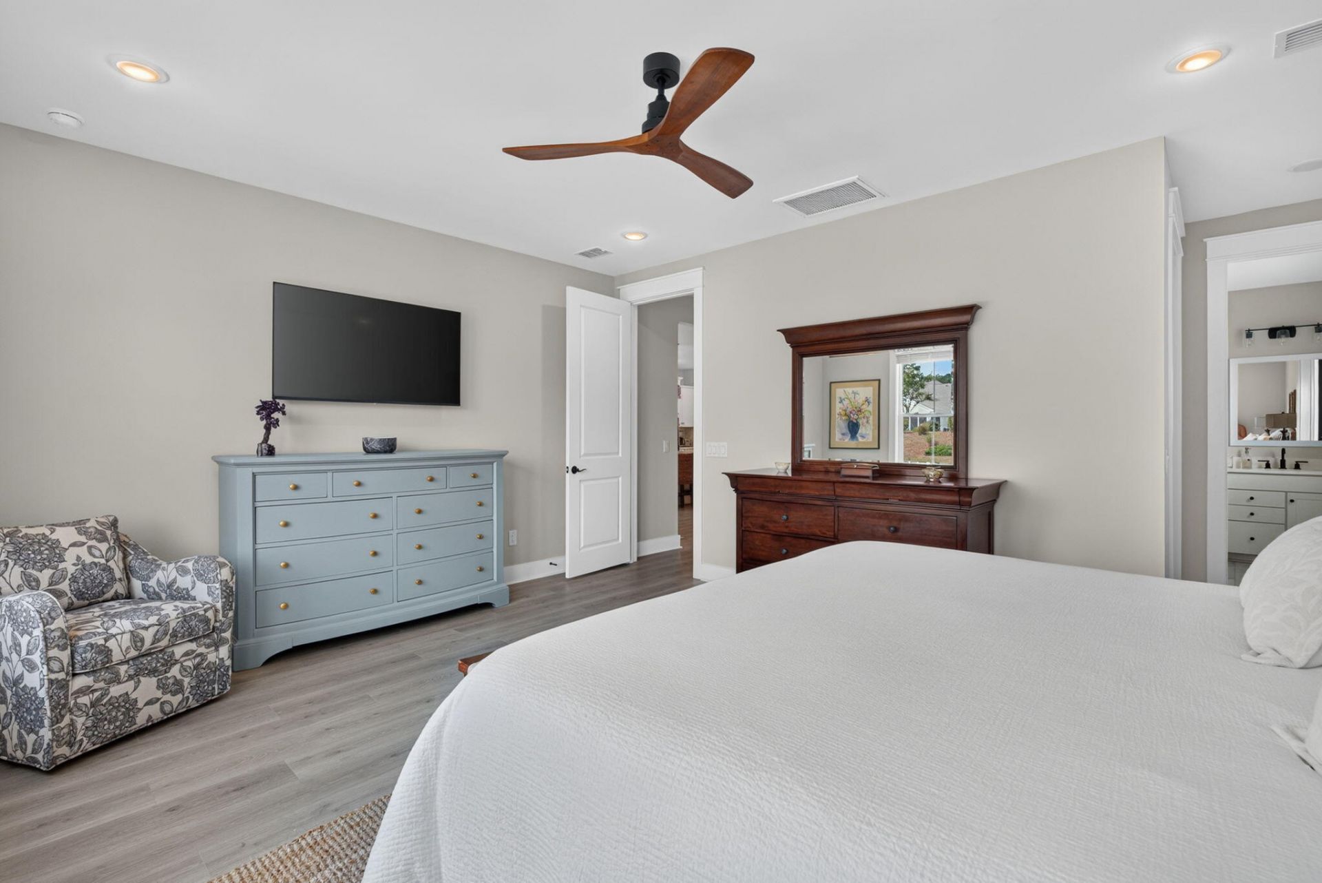 136 Leeward Landing Photo 25