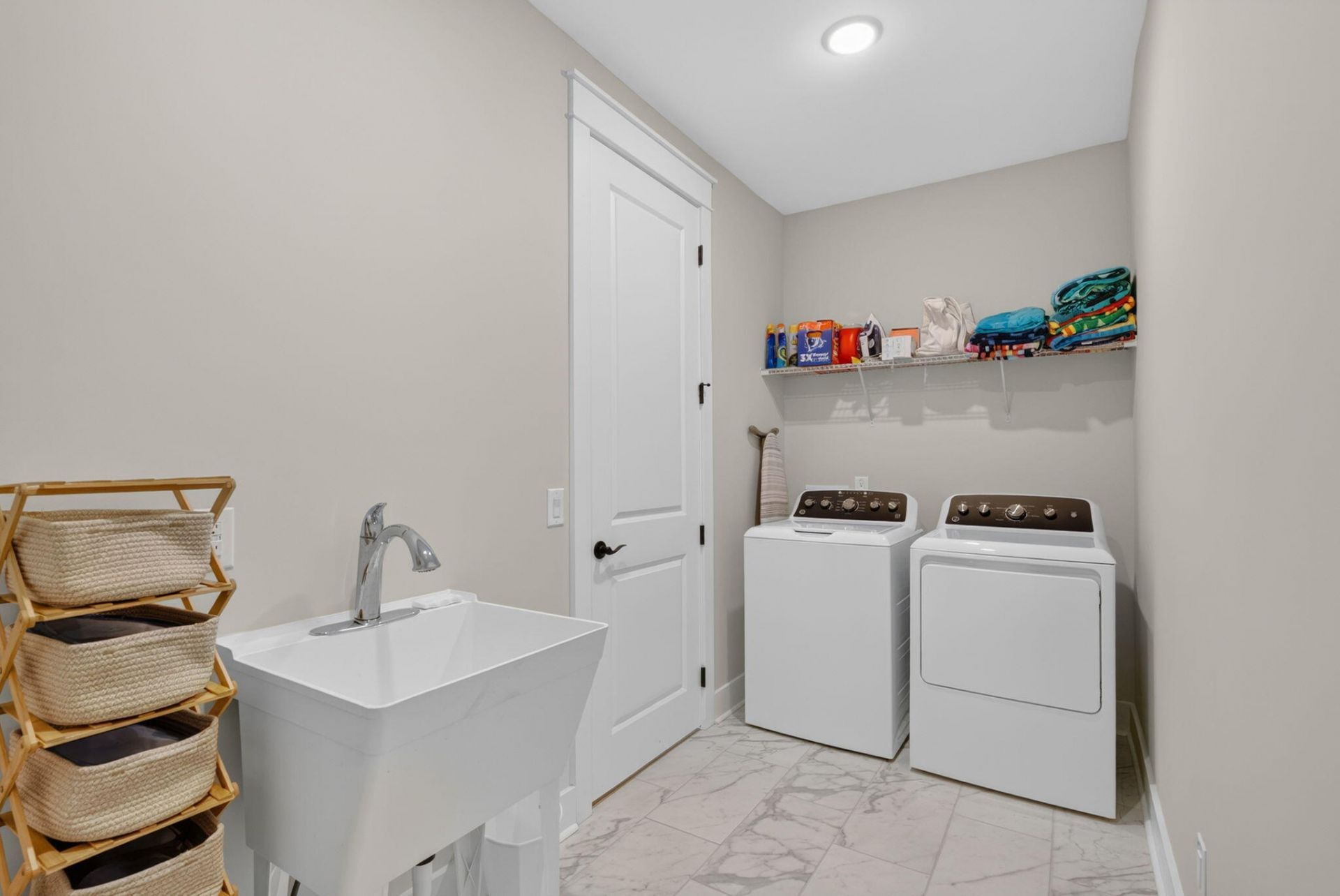 136 Leeward Landing Photo 32