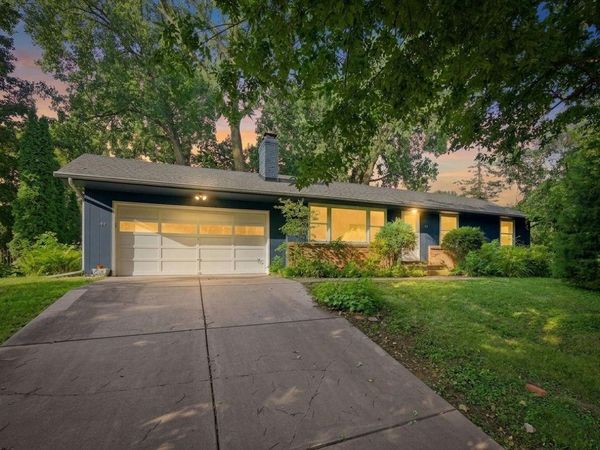 148 Ridgeview Lane, Wayzata, MN 55391