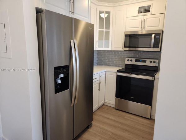 8075 NW 7th St , Unit 420, Miami, FL 33126