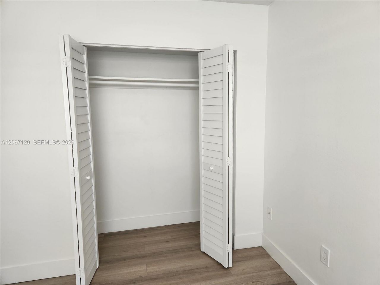 8075 NW 7th St , Unit 420, Miami, FL 33126 Photo