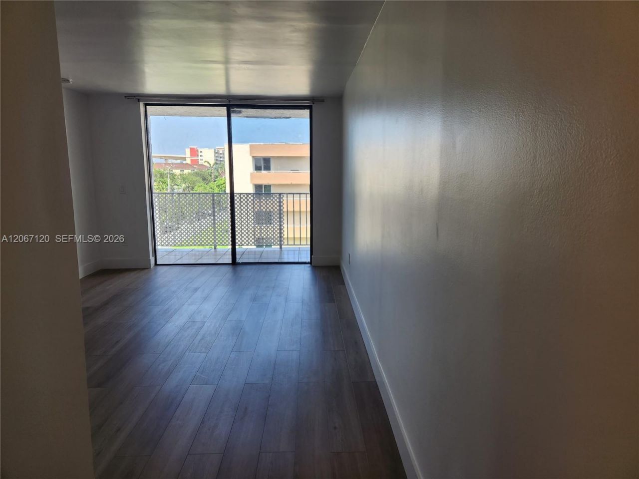 8075 NW 7th St , Unit 420, Miami, FL 33126 Photo