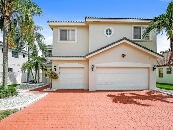 16324 SW 15th St , Pembroke Pines, FL 33027