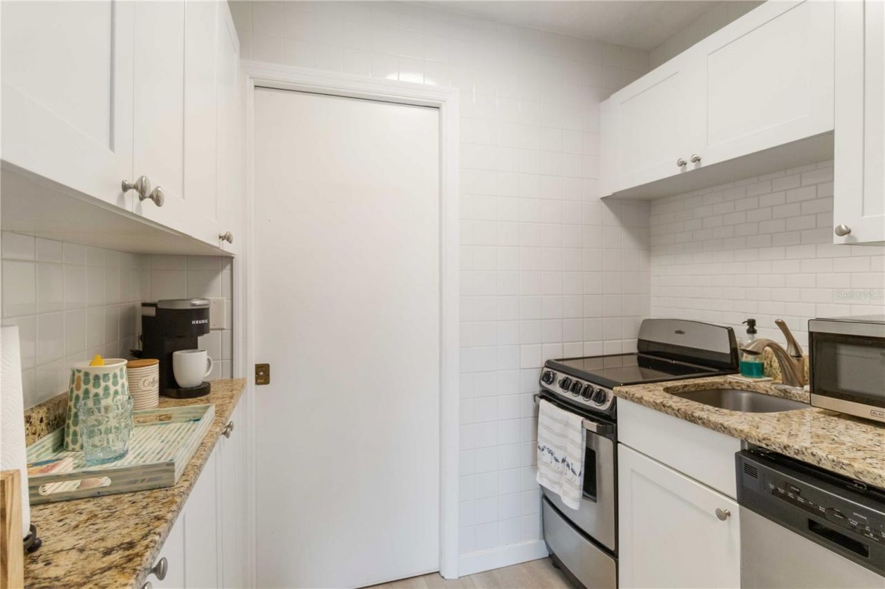 3505 Longmeadow, Unit 3, Sarasota, FL 34235 Photo