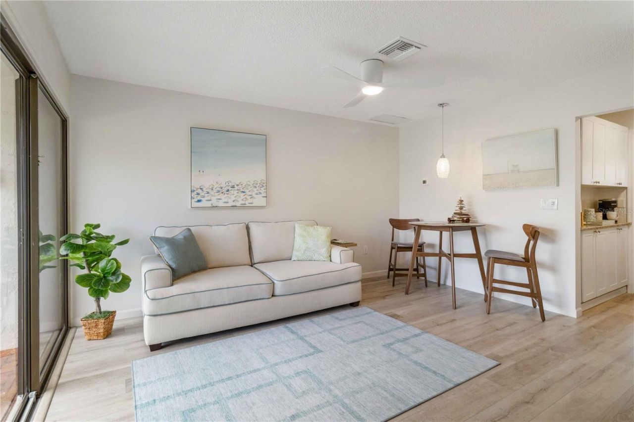 3505 Longmeadow, Unit 3, Sarasota, FL 34235 Photo