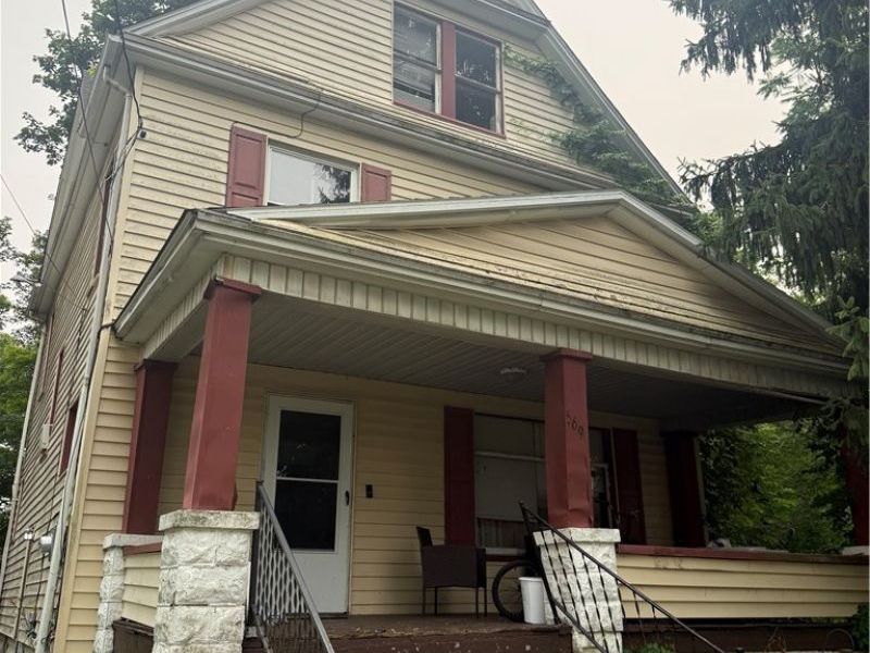 569 W Chalmers Avenue , Youngstown, OH 44511 Photo 2