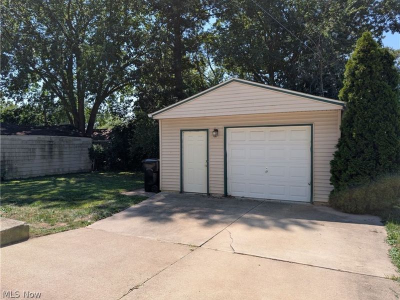 322 Pasadena Avenue, Elyria, OH 44035 Photo 14