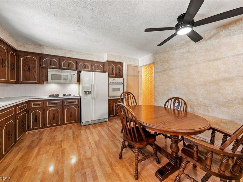 6230 Beverly Drive, Parma Heights, OH 44130 Photo 10