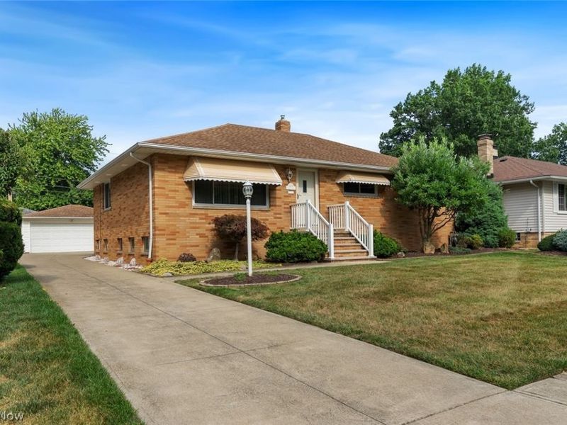 6230 Beverly Drive, Parma Heights, OH 44130 Photo 2