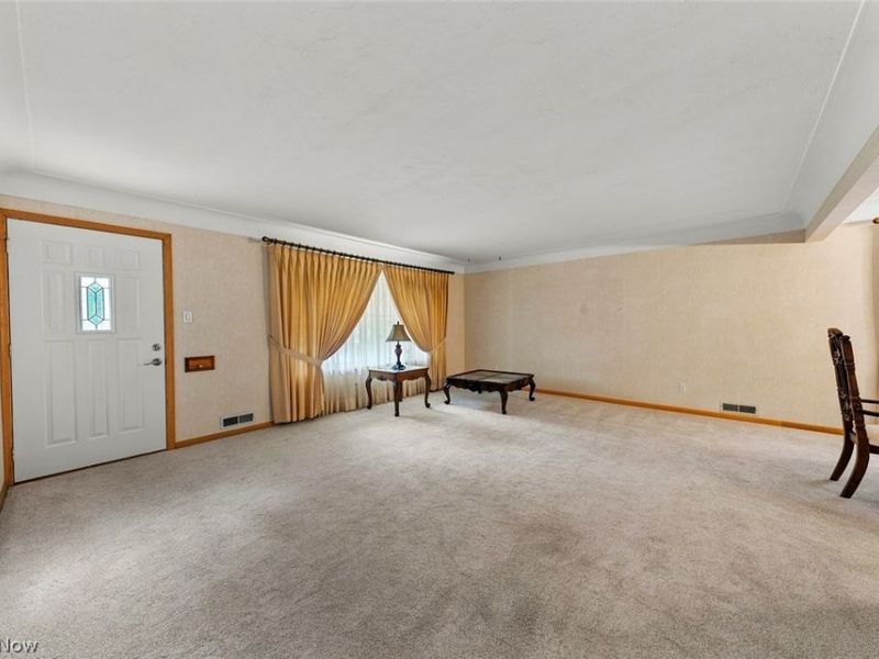6230 Beverly Drive, Parma Heights, OH 44130 Photo 3