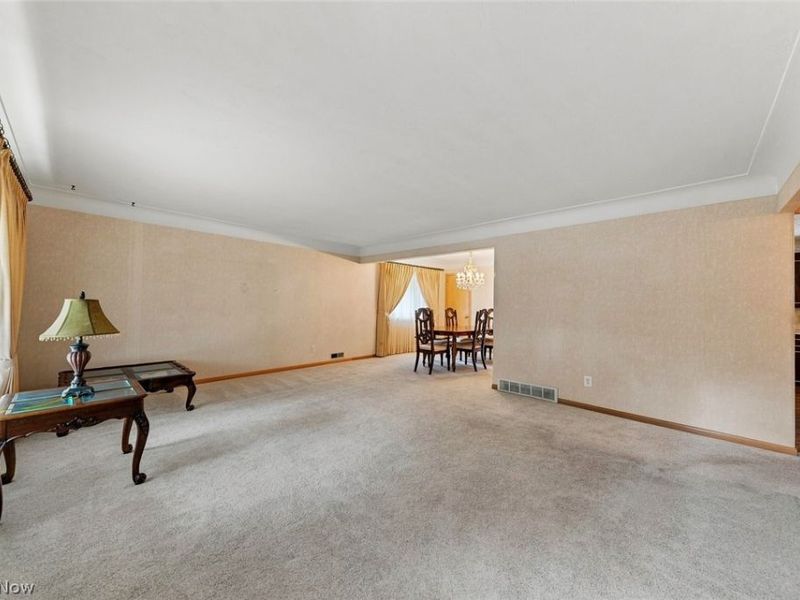 6230 Beverly Drive, Parma Heights, OH 44130 Photo 4