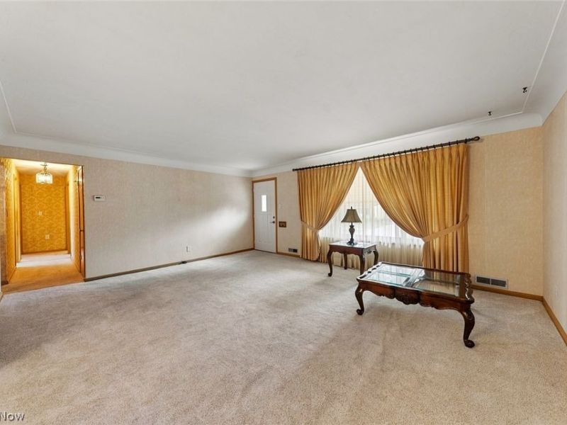 6230 Beverly Drive, Parma Heights, OH 44130 Photo 5