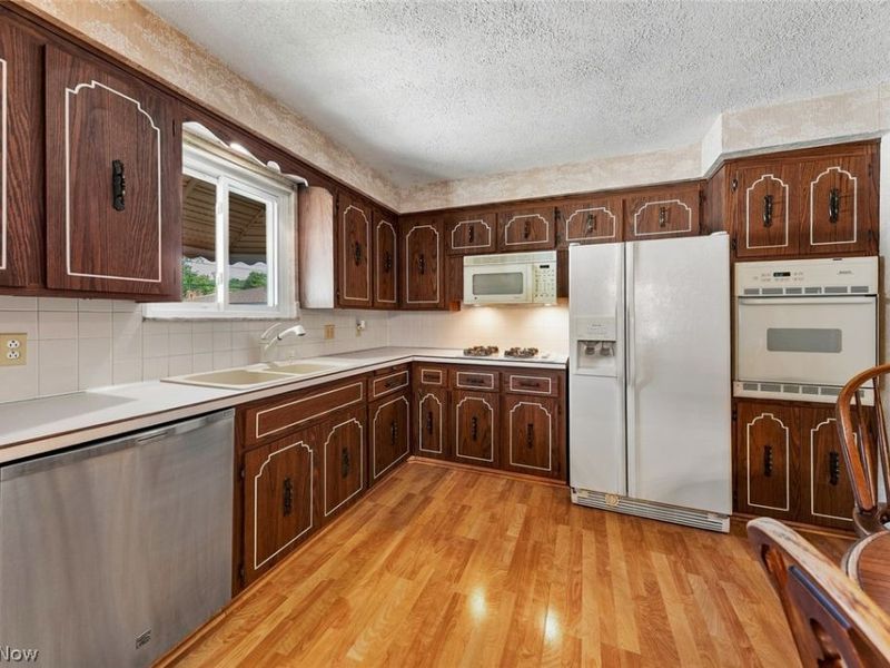 6230 Beverly Drive, Parma Heights, OH 44130 Photo 9