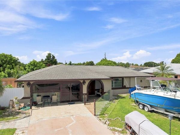 1631 Country Club PKWY , LEHIGH ACRES, FL 33936