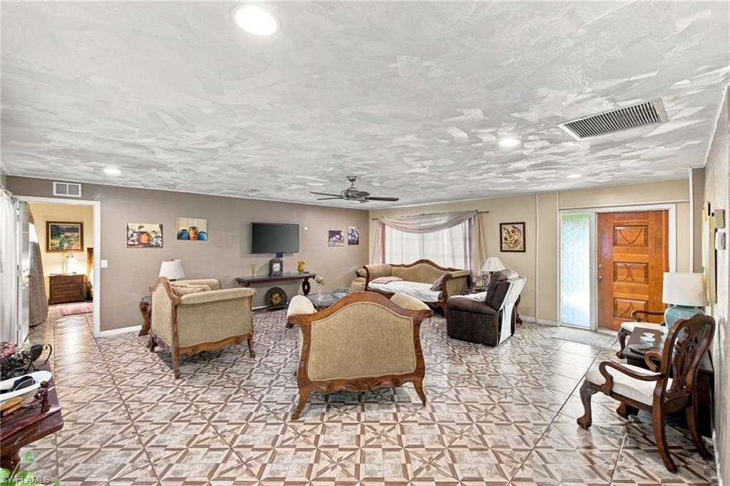 1631 Country Club Pkwy, Lehigh Acres, FL 33936 Photo