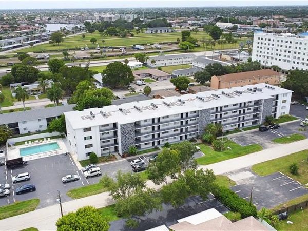 4906 Victoria DR , Unit 103, CAPE CORAL, FL 33904