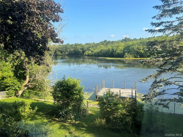 1375 W Main Street , Riverhead, NY 11901