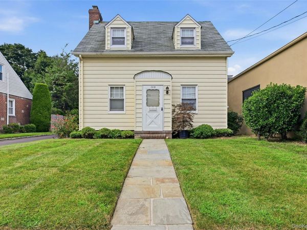 148 Canterbury Road, Williston Park, NY 11596