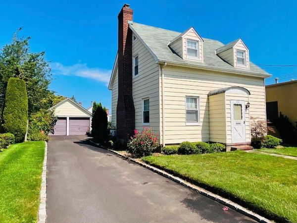 148 Canterbury Road, Williston Park, NY 11596