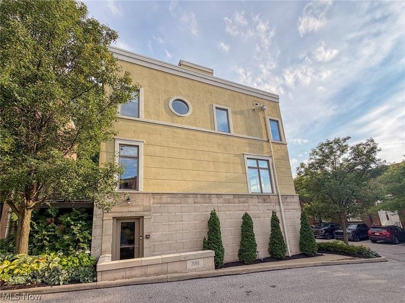 2011 Villa Carabelli Drive, Cleveland, OH 44106 Photo 2