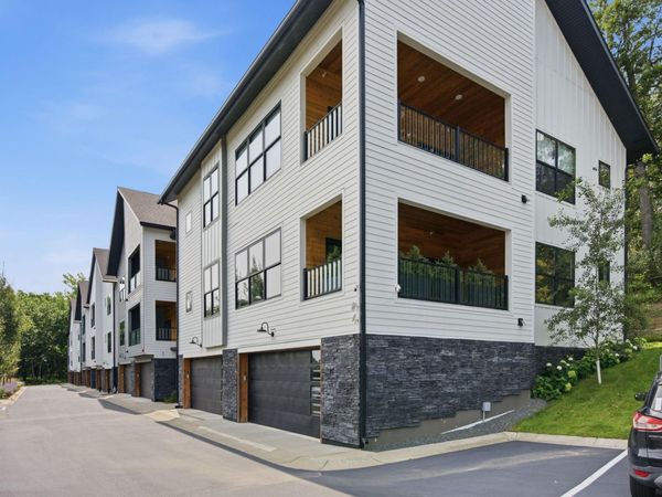 5742 Shady Oak Road S, Unit 7, Minnetonka, MN 55343