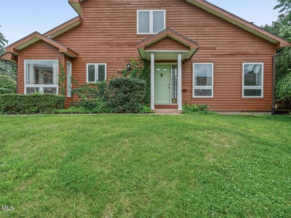 18 Lillian Lane, Troy, NY 12180