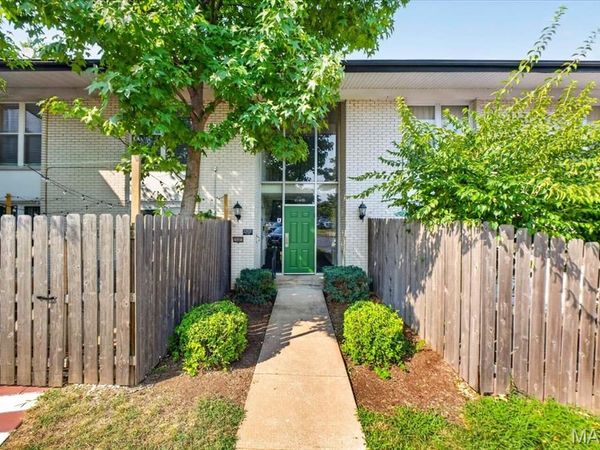 10401 Briarbend Drive , Unit 9, St Louis, MO 63146