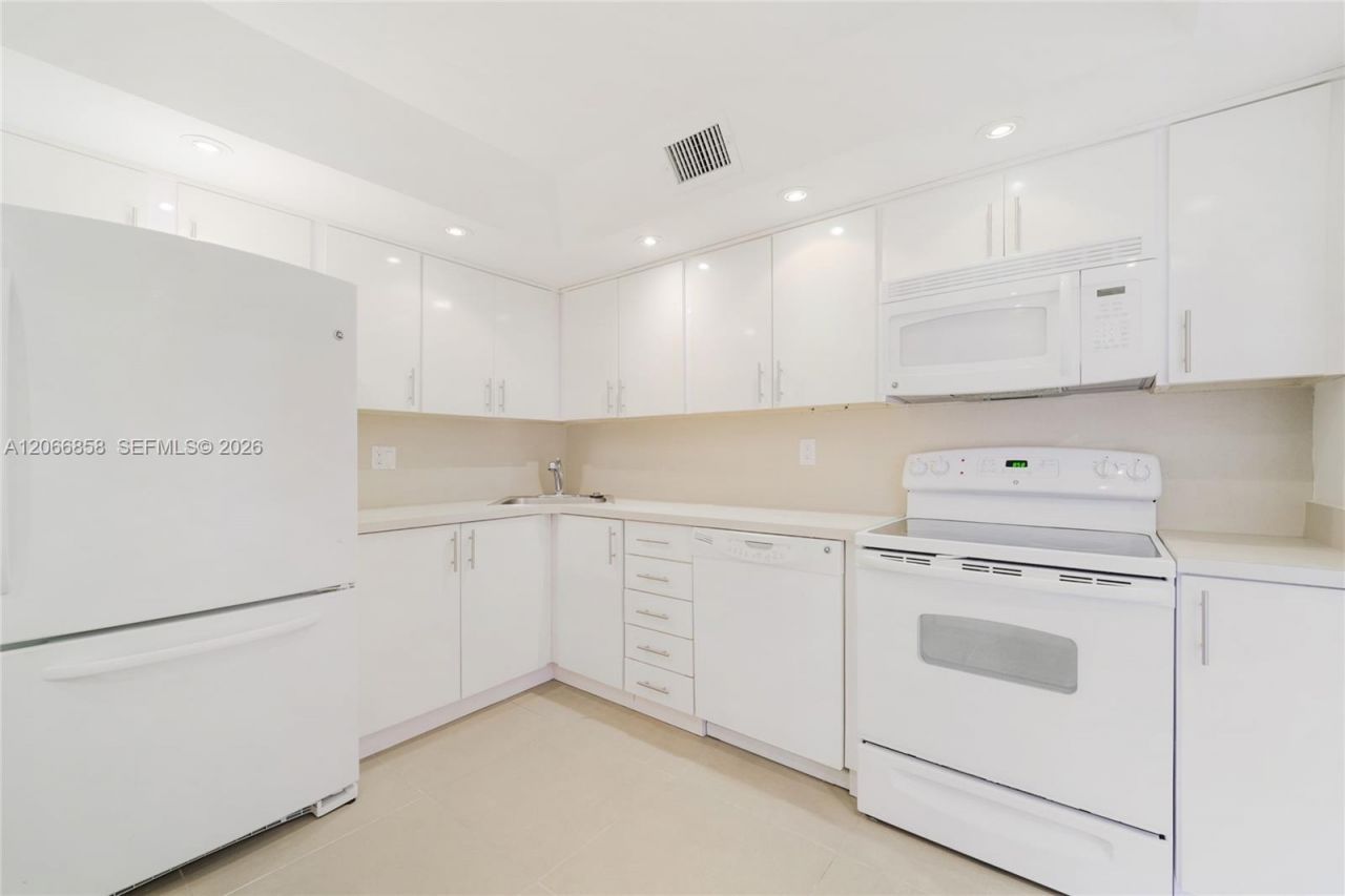210 Sea View Dr , Unit 409, Key Biscayne, FL 33149 Photo