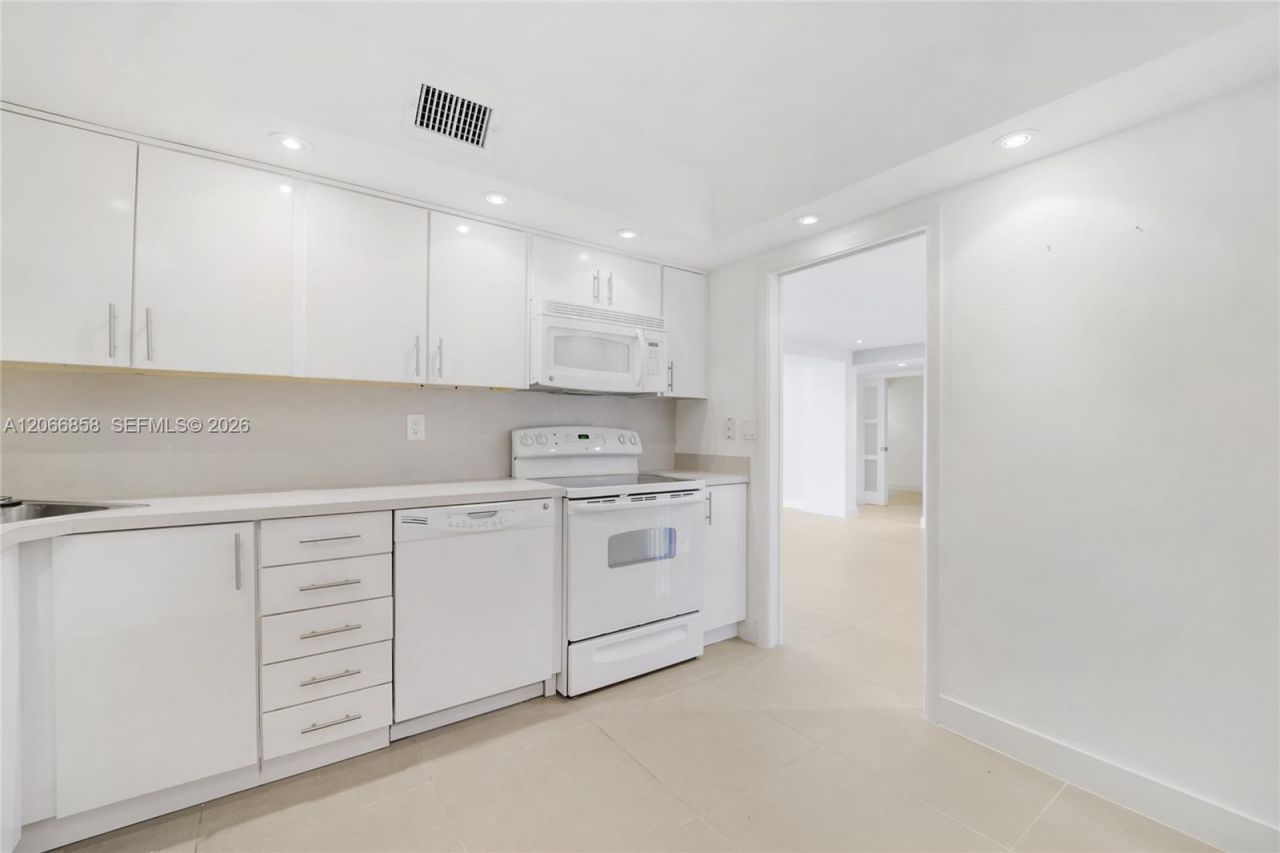 210 Sea View Dr , Unit 409, Key Biscayne, FL 33149 Photo