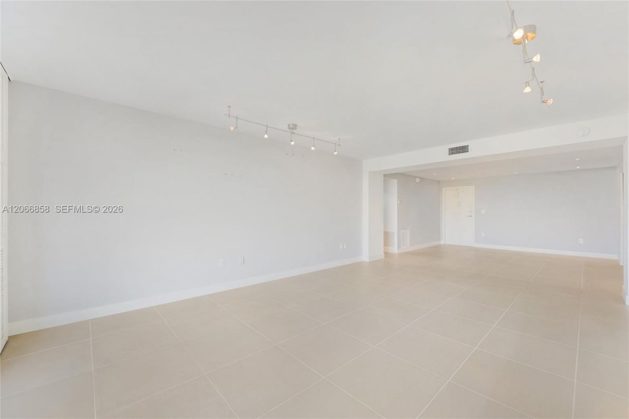 210 Sea View Dr , Unit 409, Key Biscayne, FL 33149 Photo
