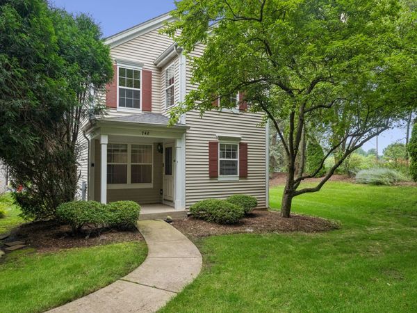 748 Tree Top Lane , Crystal Lake, IL 60014