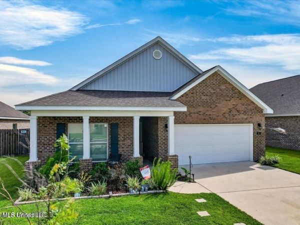 81 Saltmeadow Circle, Ocean Springs, MS 39564