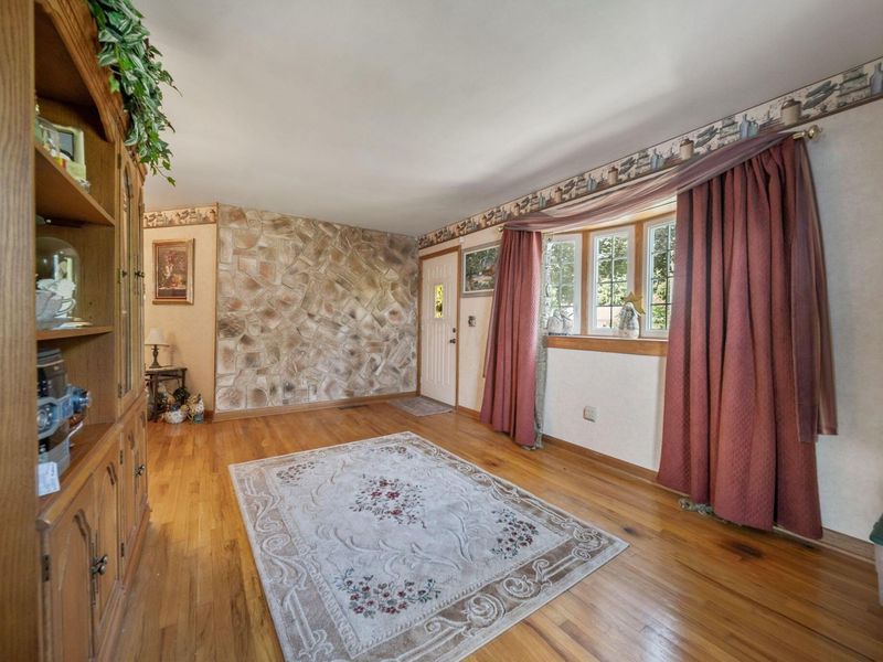 400 Maple Drive , Columbus, OH 43228 Photo 10
