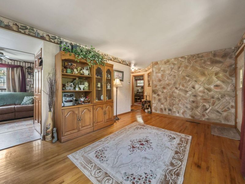 400 Maple Drive , Columbus, OH 43228 Photo 11
