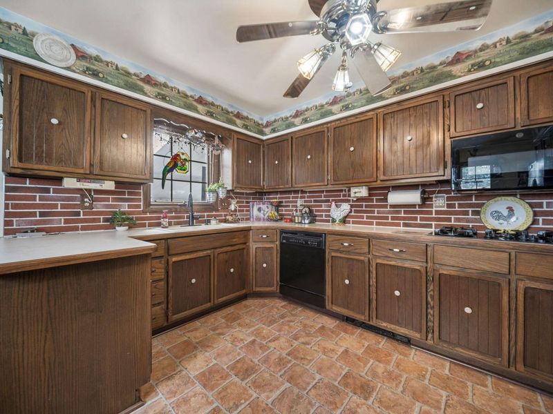 400 Maple Drive , Columbus, OH 43228 Photo 16