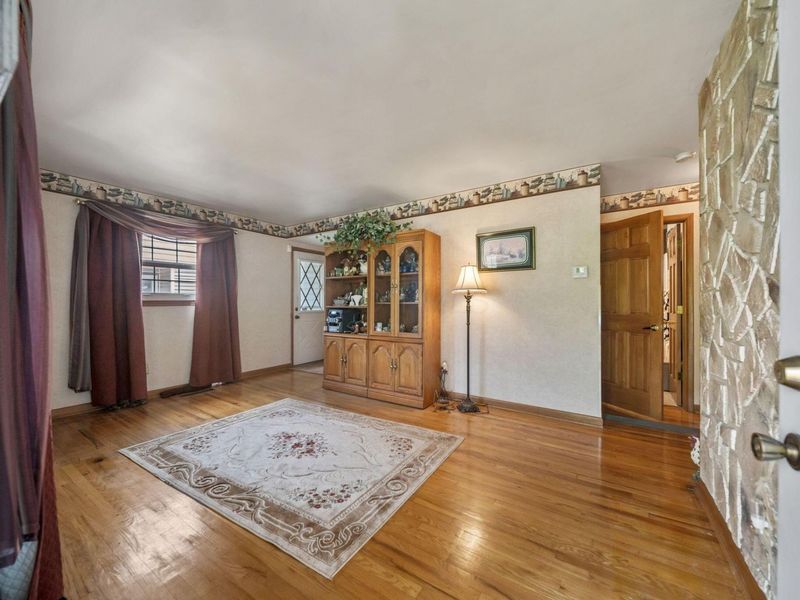 400 Maple Drive , Columbus, OH 43228 Photo 8