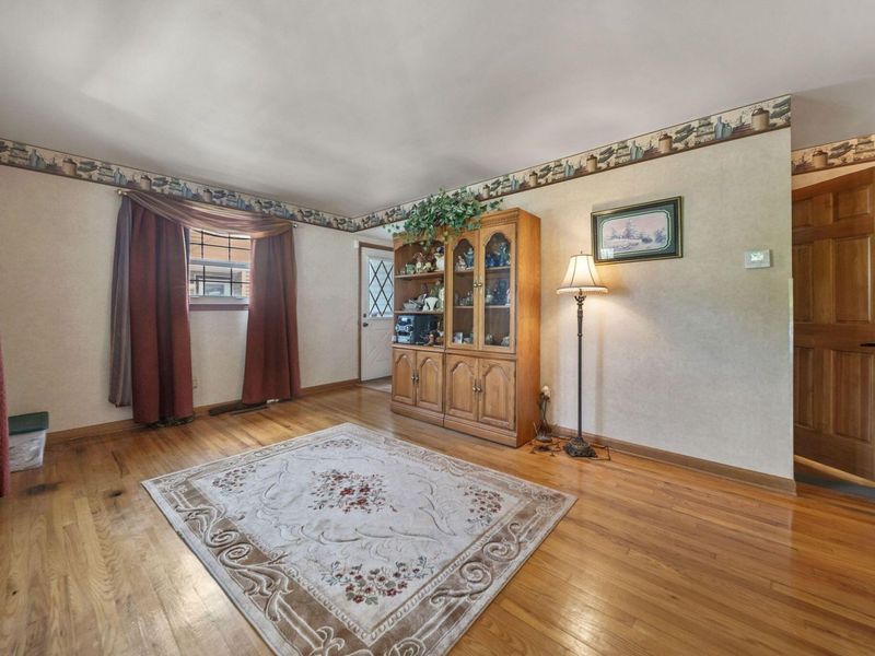 400 Maple Drive , Columbus, OH 43228 Photo 9