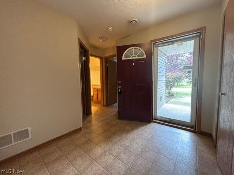 1794 Wakefield Drive, Akron, OH 44320 Photo 3