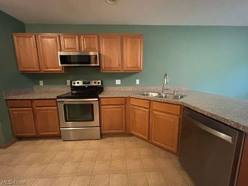 1794 Wakefield Drive, Akron, OH 44320 Photo 8