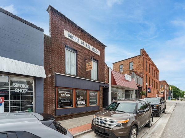 124 E Bridge Street, Plainwell, MI 49080
