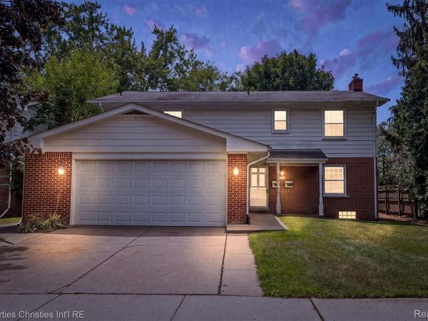 215 Woodsboro Drive , Royal Oak, Mi 48067